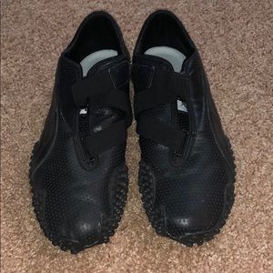 Puma mostro perf leather